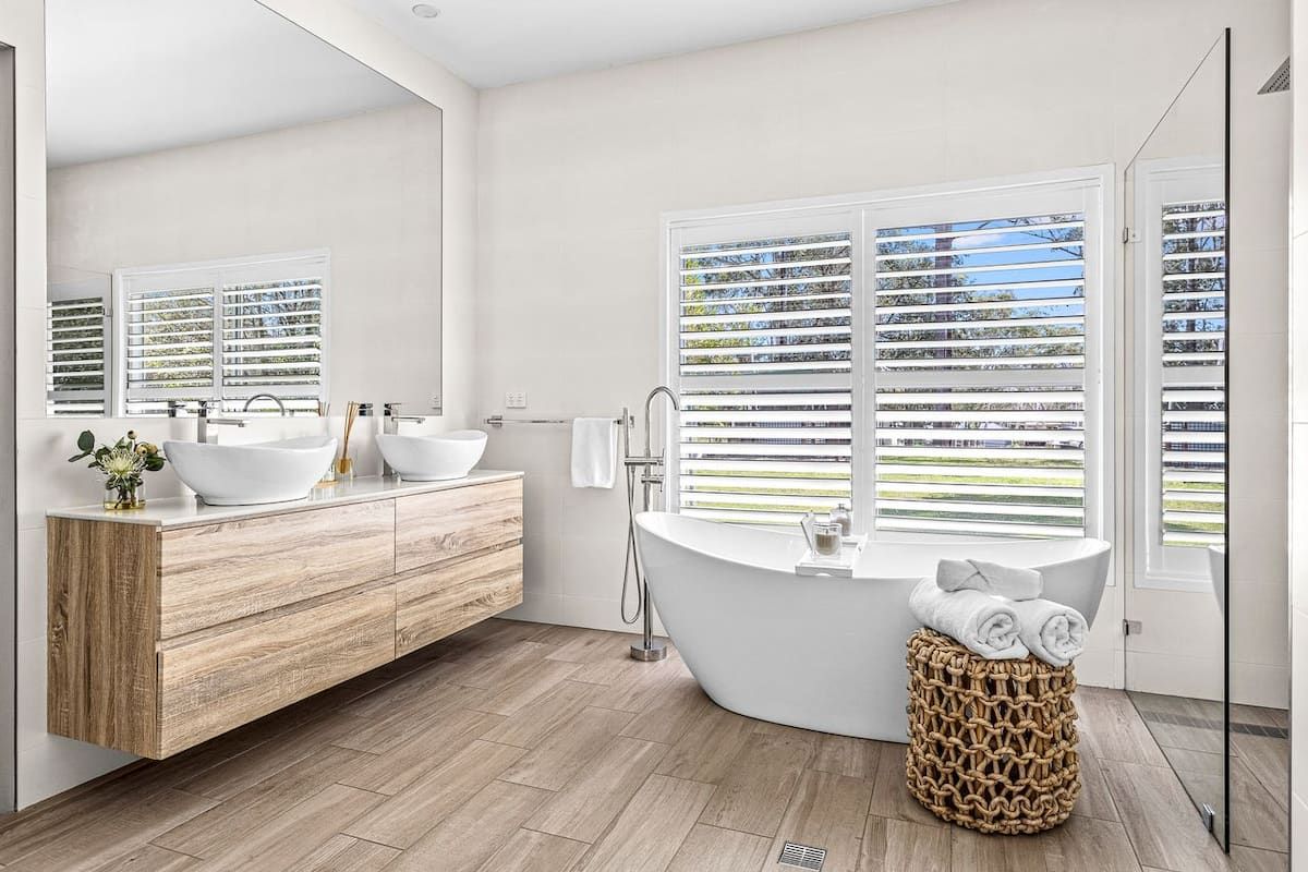 Queen bedroom at 3BR holiday rental near Jervis Bay